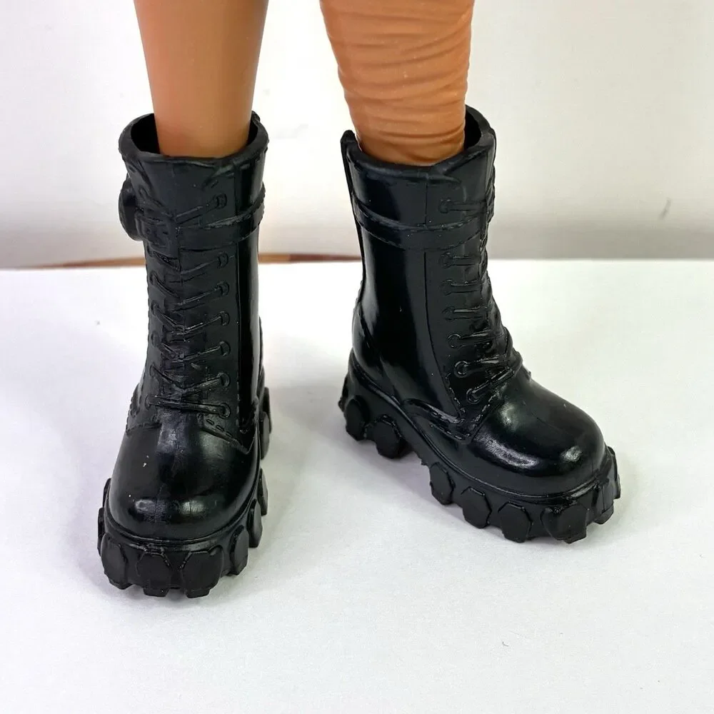 Monster High G3 Gore-Ganizer Draculaura Doll Black Boots